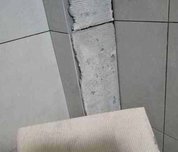 上思瓷砖空鼓维修公司分享下厨房瓷砖脱落的补救措施。